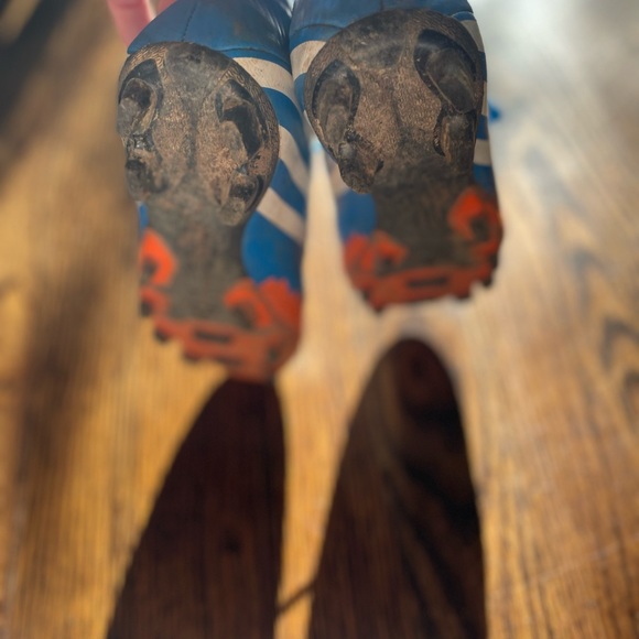 Kids Adidas cleats - Picture 4 of 4